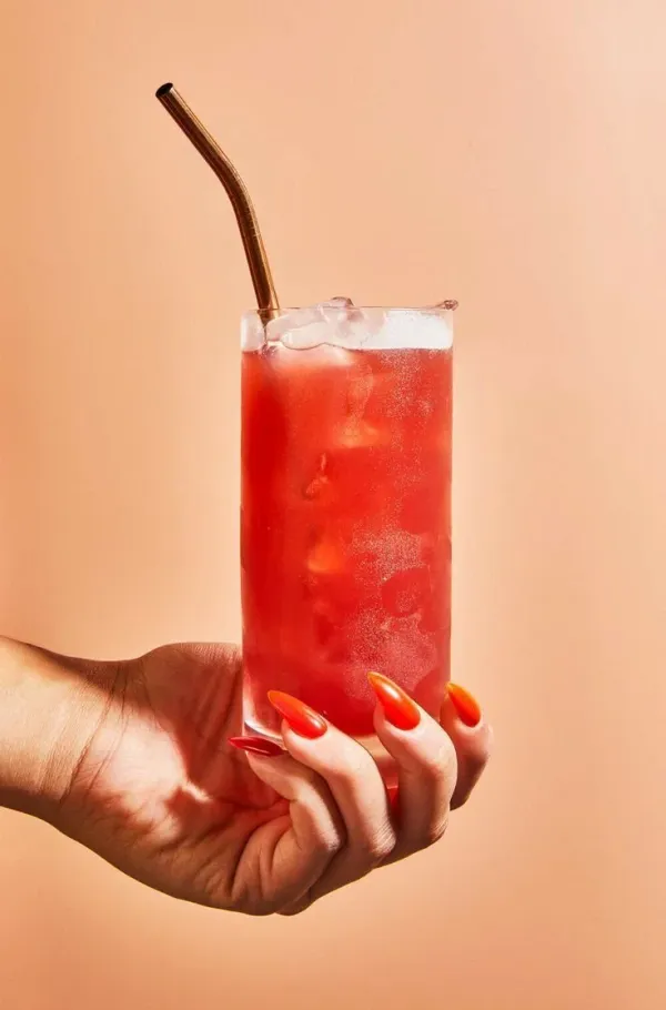 🍓 Mocktail de Mojito de Fresa con CBD para sobrevivir a la primavera (sin perder la dignidad)
