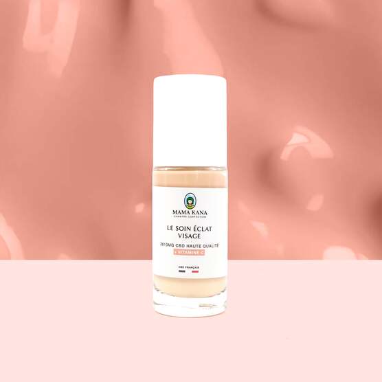 Tratamiento facial iluminador con CBD al 10 % 🌿 - Mama Kana - WeWeed